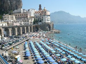 veduta_atrani_con_spiaggia_1764091325268.jpeg